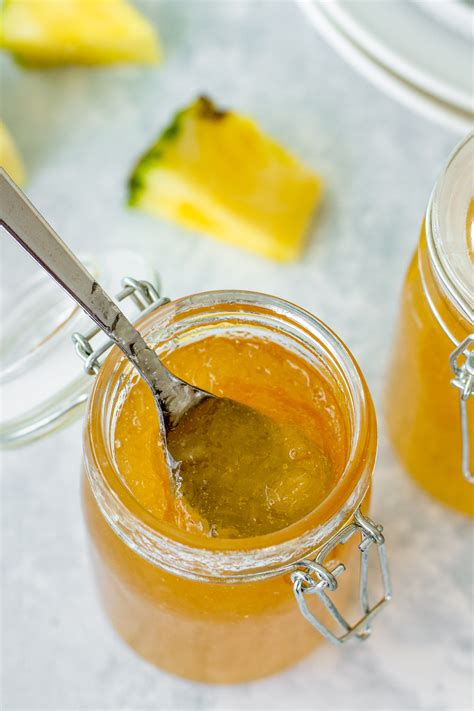 Pineapple jelly - This pineapple jelly is a refreshing and light dessert made using pineapple skin! All you need is a few ingredients to make this low calorie vegan jelly.